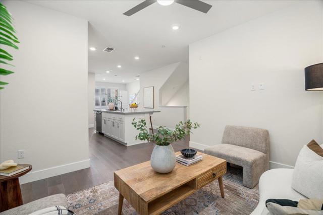 29333 Hub Court, Hayward CA: https://media.crmls.org/mediaz/c54dde75-b756-477c-be50-b509f56201dc.jpg