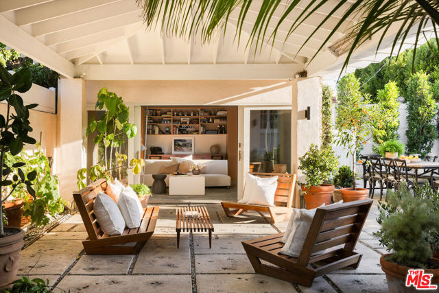6650 Maryland Drive, Los Angeles CA: https://media.crmls.org/mediaz/c54e728d-98c2-41d7-896a-aaf8bf86ede6.jpg