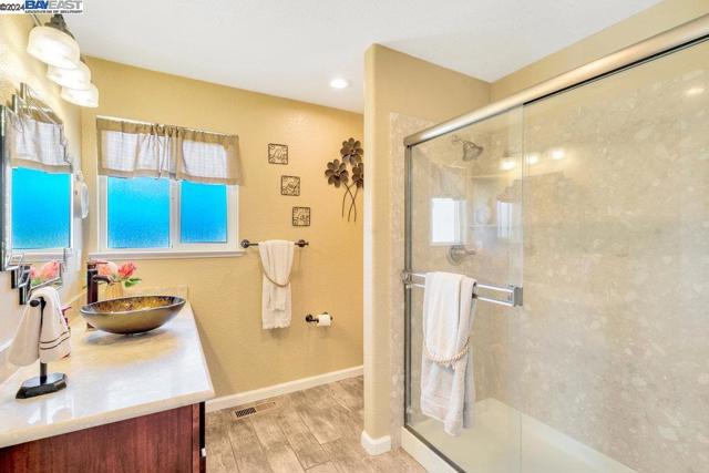 Image 19 of 44 For 8540 Bates Ct