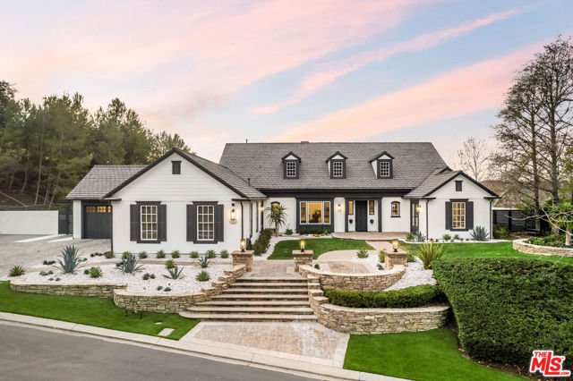 1 Falconridge Drive, Coto de Caza CA: https://media.crmls.org/mediaz/c54ee8b5-cea3-41d4-975c-6d87c7eb07db.jpg