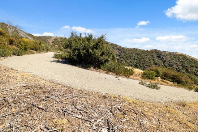 35005 Loma Chiquita Road, Los Gatos CA: https://media.crmls.org/mediaz/c54ef349-f95d-48f8-8d47-9a1c25495ef8.jpg