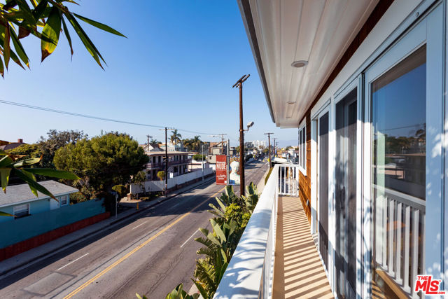 702 Pacific Ave., Venice CA: https://media.crmls.org/mediaz/c54f0f94-cf27-4e3b-ac00-013d46cbeed9.jpg