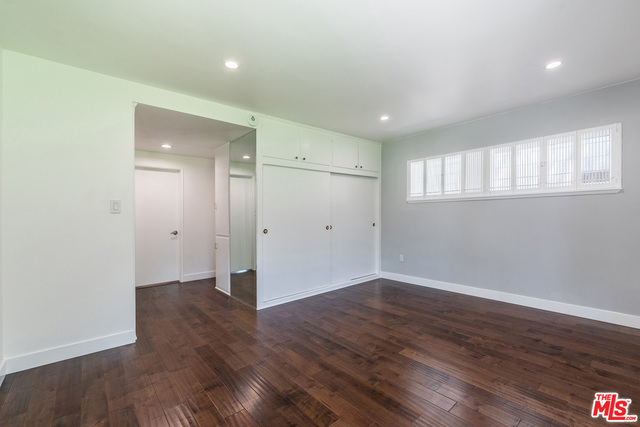 5412 S HOLT Avenue, Los Angeles CA: https://media.crmls.org/mediaz/c54f1843-b621-4ac9-b898-fbd1046d8309.jpg