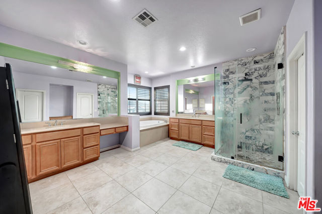 15624 Derrico Lane, Canyon Country CA: https://media.crmls.org/mediaz/c54f5c70-1cd4-4f47-9028-f45af4c54fba.jpg