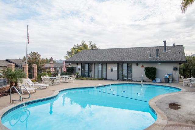737 Nob Circle, Vista CA: https://media.crmls.org/mediaz/c54f69be-5e8d-4da0-a59b-ffb1597b3d68.jpg