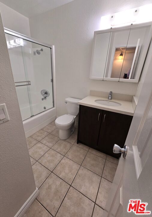 18350 Hatteras Street, Tarzana CA: https://media.crmls.org/mediaz/c54f75d3-1f1e-4372-bf37-d407c934fcf9.jpg