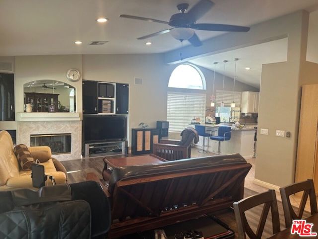 44 E Sutton Place, Palm Desert CA: https://media.crmls.org/mediaz/c54fa3eb-198a-4aed-8006-0b925ff17f03.jpg