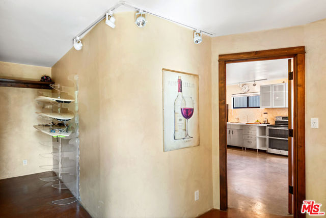 667 Santa Clara Avenue, Venice CA: https://media.crmls.org/mediaz/c54fcb6f-fe59-4053-9d00-a7054efcec1d.jpg
