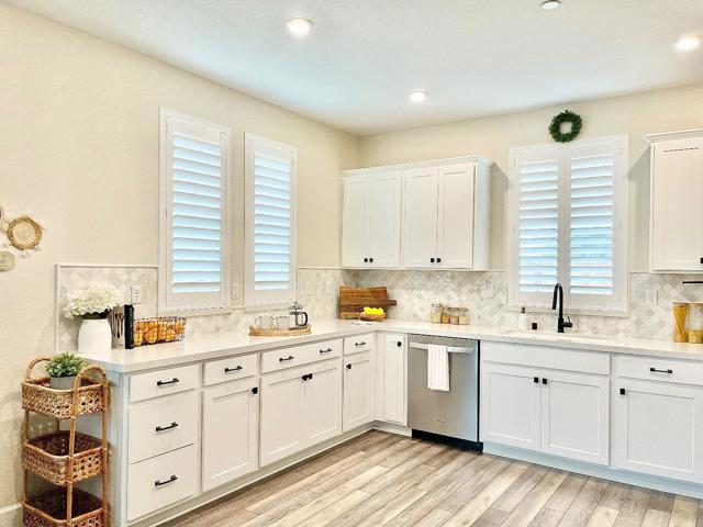 275 E Lawson Avenue, Mountain House CA: https://media.crmls.org/mediaz/c550c6c5-88af-4300-af61-c4e0e865276e.jpg