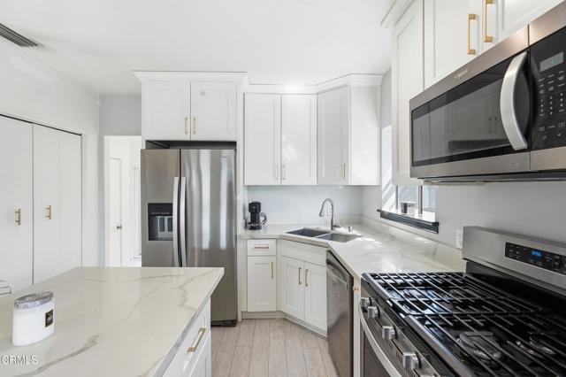 Detail Gallery Image 12 of 34 For 3233 Community Ave, La Crescenta,  CA 91214 - 3 Beds | 2 Baths