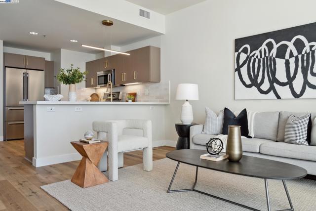 222 Broadway, Oakland CA: https://media.crmls.org/mediaz/c55101d0-feef-4434-b4a7-a02c7e59d09f.jpg