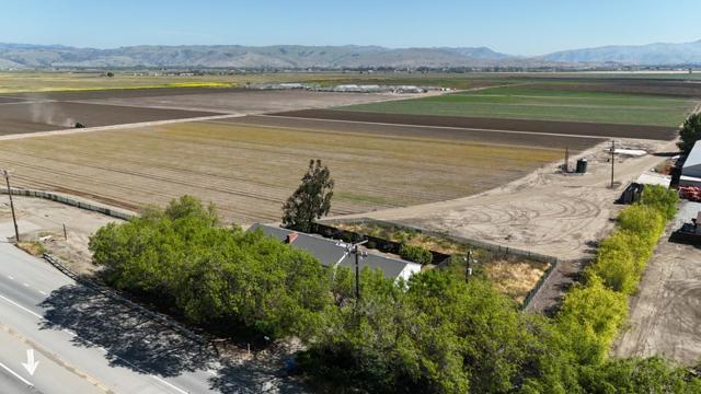 4211 Bolsa Road, Hollister CA: https://media.crmls.org/mediaz/c551c457-bb3c-4371-b3e5-981a8a94ab9f.jpg