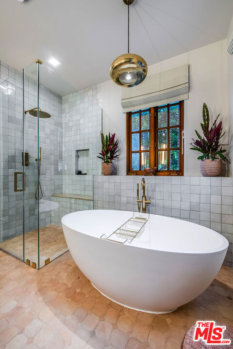 1925 Curson Place, Los Angeles CA: https://media.crmls.org/mediaz/c551c91d-f876-488f-b4a5-12c8d83ac2a0.jpg