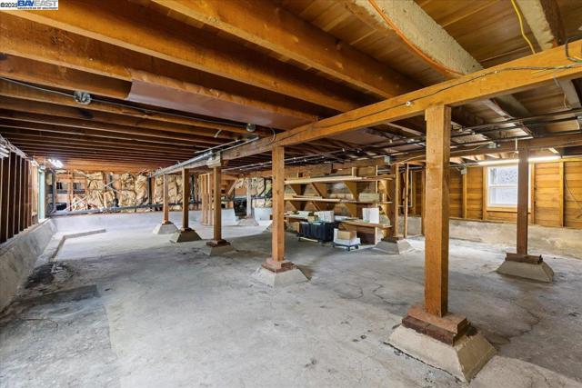 1672 Crescent Avenue, Castro Valley CA: https://media.crmls.org/mediaz/c5524b1b-d844-4a89-8e2d-9fbaabd176d2.jpg