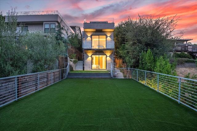 1627 Shirley Avenue, Los Altos CA: https://media.crmls.org/mediaz/c5526495-802a-4c9c-85fc-ce79c5d6e28e.jpg