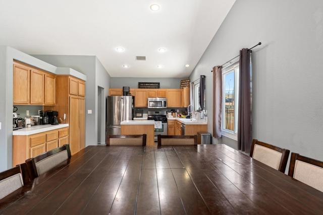 69867 Kent Place, Cathedral City CA: https://media.crmls.org/mediaz/c552eec9-06c0-45d9-8339-fefe6445db26.jpg