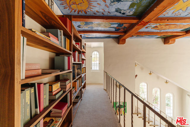 5163 Franklin Avenue, Los Angeles CA: https://media.crmls.org/mediaz/c5536de9-9006-4963-849a-49d950c5b93d.jpg