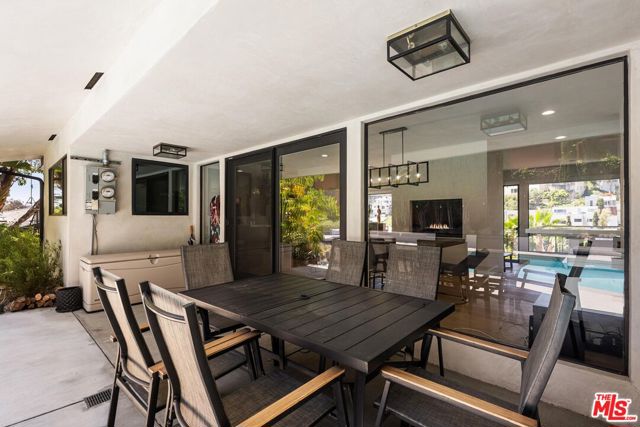 3775 Aloha Street, Los Feliz CA: https://media.crmls.org/mediaz/c5539678-183f-4f3a-8cec-145623516c90.jpg
