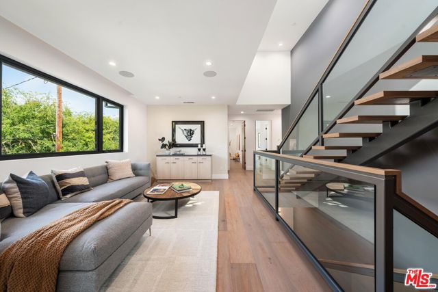 1213 Pine Street, Santa Monica CA: https://media.crmls.org/mediaz/c5539c2e-51f0-4ba0-99a1-b542ba49e452.jpg