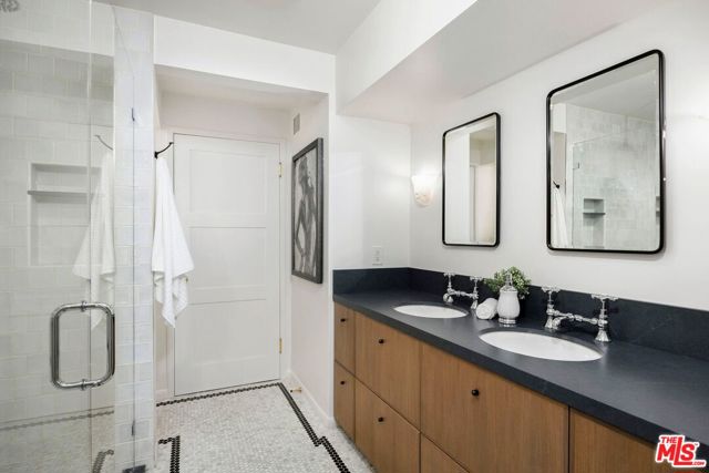 4311 Greenbush Avenue, Sherman Oaks CA: https://media.crmls.org/mediaz/c553bebc-64c0-4ef3-9a84-780c274e09a0.jpg
