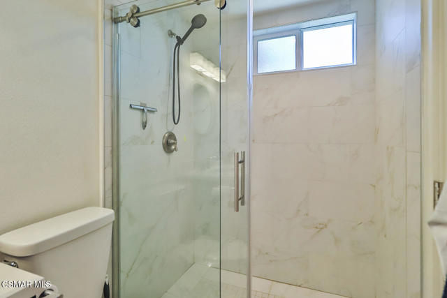 2433 Calle Narciso, Thousand Oaks CA: https://media.crmls.org/mediaz/c553eb20-093f-4270-9bf6-425e26025021.jpg