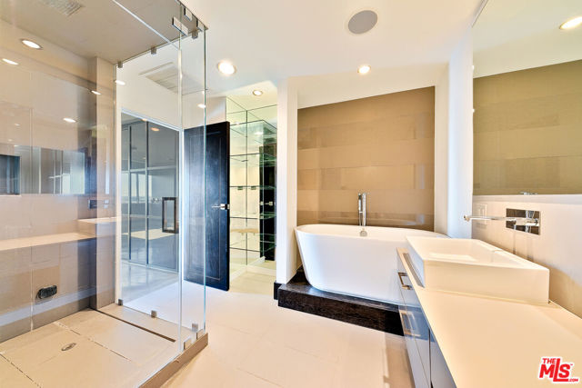 101 California Avenue, Santa Monica CA: https://media.crmls.org/mediaz/c5544809-f23a-450a-9275-3a32f3232c6a.jpg