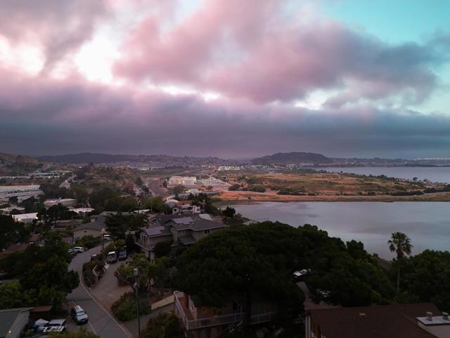 https://media.crmls.org/mediaz/c55454d0-6354-440b-a8db-48d0b7875d92.jpg?preset=X-Large