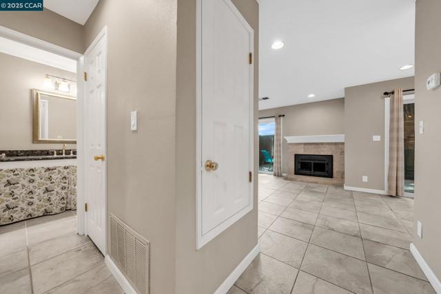 1081 San Ramon Valley Blvd, Danville CA: https://media.crmls.org/mediaz/c555133e-f591-4a26-a7ae-d13daf7bb6d4.jpg