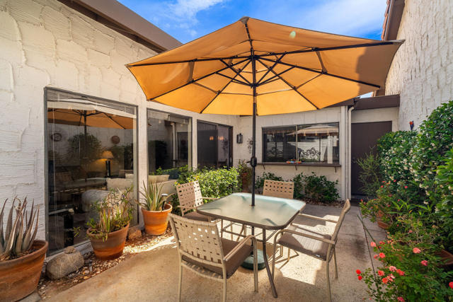 2355 S Gene Autry Trail, Palm Springs CA: https://media.crmls.org/mediaz/c5552b3c-a340-4df5-bc53-8c1839ba7971.jpg