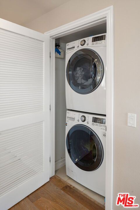 8828 Pershing Drive, Playa del Rey CA: https://media.crmls.org/mediaz/c555dfa5-e67b-4a26-8d0b-7daf4cb4c8de.jpg