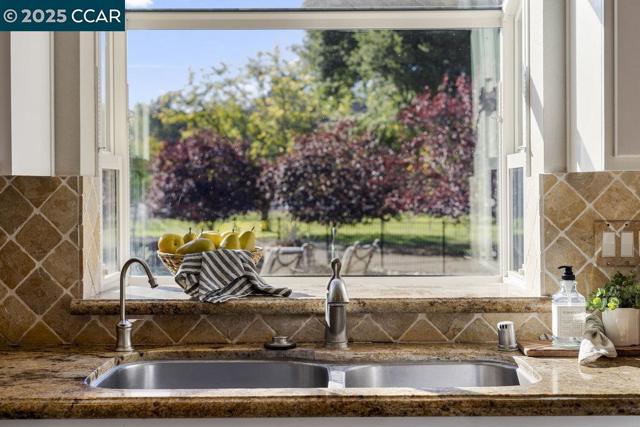 5655 Bruce Dr, San Ramon CA: https://media.crmls.org/mediaz/c5567adb-430f-4c8a-a02c-88d05fc53f23.jpg