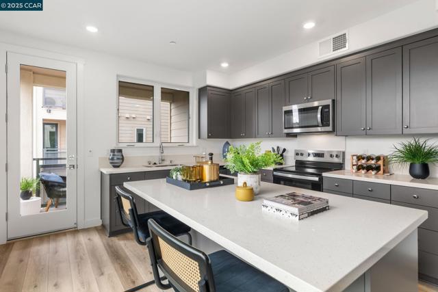 27276 Cosmo Ct, Hayward CA: https://media.crmls.org/mediaz/c556ed58-0f9d-48bb-83cc-d895179902c6.jpg