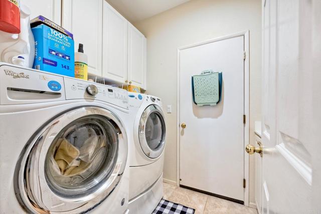 6707 Ketch Way, Carlsbad CA: https://media.crmls.org/mediaz/c5570a76-b7a5-4a6c-a55b-c00b4df0fbe7.jpg