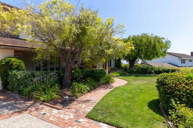 5353 Westknoll Dr, San Diego CA: https://media.crmls.org/mediaz/c5571b08-05b5-4a70-8950-f9220ebbf6a7.jpg