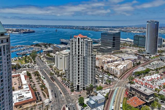 700 W Harbor Dr, San Diego CA: https://media.crmls.org/mediaz/c55753ca-fdc0-4754-a396-a84454832f2f.jpg