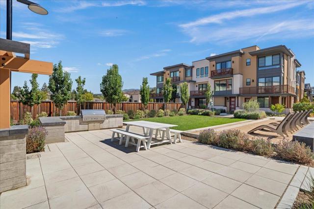 16293 Gellatt Court, Los Gatos CA: https://media.crmls.org/mediaz/c557664e-d3d6-41a4-9c28-0ec26c77094c.jpg