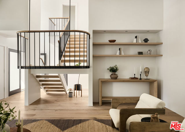 17155 Clemons Drive, Encino CA: https://media.crmls.org/mediaz/c5577ab2-3485-4bb5-8ca3-cc7bc7e0a5bb.jpg