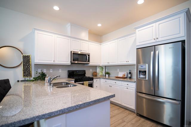 Detail Gallery Image 3 of 28 For 1291 Camino Carmelo #148,  Chula Vista,  CA 91913 - 3 Beds | 2/1 Baths