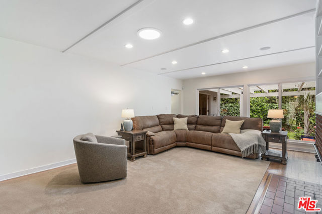 12954 Otsego Street, Sherman Oaks CA: https://media.crmls.org/mediaz/c55808ac-8fa9-423d-84b7-07ef43682569.jpg
