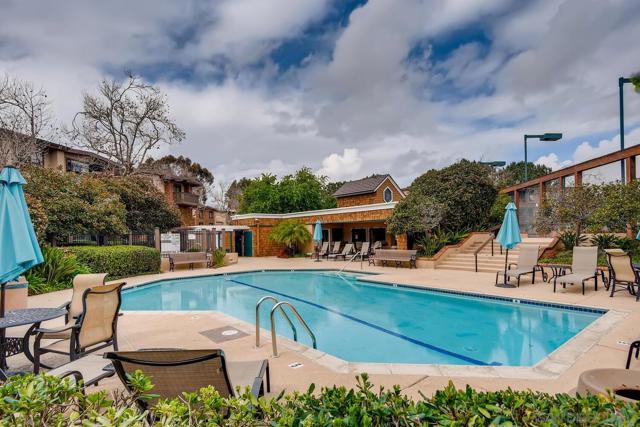 8870 Villa La Jolla Dr, La Jolla CA: https://media.crmls.org/mediaz/c55877fb-d413-48d7-8a08-8014e1e505f2.jpg