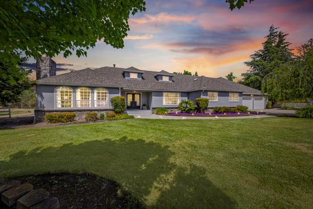 14830 Bartlett Court, San Martin CA: https://media.crmls.org/mediaz/c55899e0-e263-443b-a051-a04db2e6801f.jpg