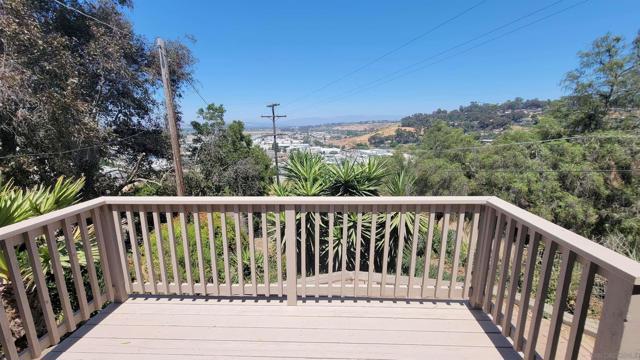 2402 Amick St, Oceanside CA: https://media.crmls.org/mediaz/c558bf1b-743c-475c-a377-40db1cc4fe86.jpg