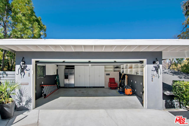 3631 Buena Park Drive, Studio City CA: https://media.crmls.org/mediaz/c558fcc8-8eec-4bdf-968d-af87014a8ccf.jpg