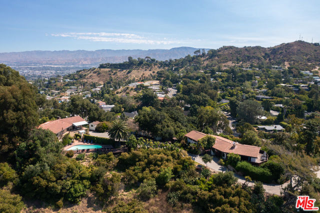 8207 Mulholland Drive, Los Angeles CA: https://media.crmls.org/mediaz/c55954f3-2369-4edb-8762-07573b346852.jpg