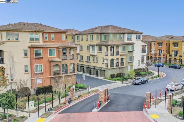 5743 Oceanspray Rd, Newark CA: https://media.crmls.org/mediaz/c559b318-30fb-4e6d-a0d5-ff8d6e6b170b.jpg