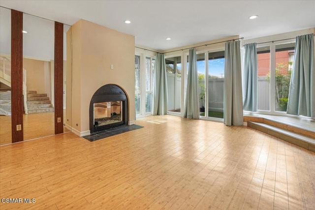 17842 Magnolia Boulevard, Encino CA: https://media.crmls.org/mediaz/c559f0ba-1aa3-44ee-b898-0c614ff89c62.jpg