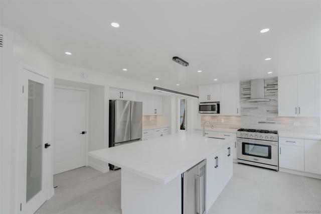 8206 Caminito Lacayo, La Jolla CA: https://media.crmls.org/mediaz/c55b86e8-564e-4331-a4ba-c7476ae035b8.jpg