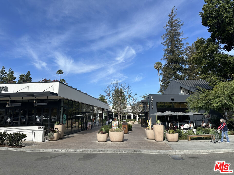 https://media.crmls.org/mediaz/c55b8977-d231-43d0-9b95-6bde01e3d880.jpg?preset=X-Large