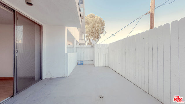 400 S La Fayette Park Place, Los Angeles CA: https://media.crmls.org/mediaz/c55b9a0d-2a50-4e88-939d-c97237696c59.jpg