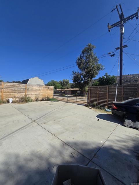 15613 Hawley Court, El Cajon CA: https://media.crmls.org/mediaz/c55ba9de-6a3f-4376-aa0b-5b6aecbb309d.jpg